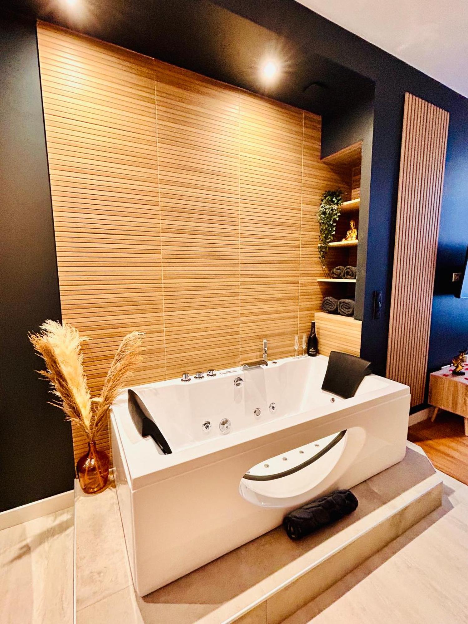 Suite Cosy Jacuzzi Troyes - Secrets D'Ana Luaran gambar
