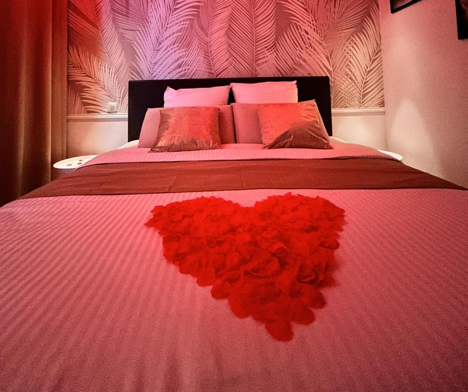 Suite Cosy Jacuzzi Troyes - Secrets D'Ana Luaran gambar