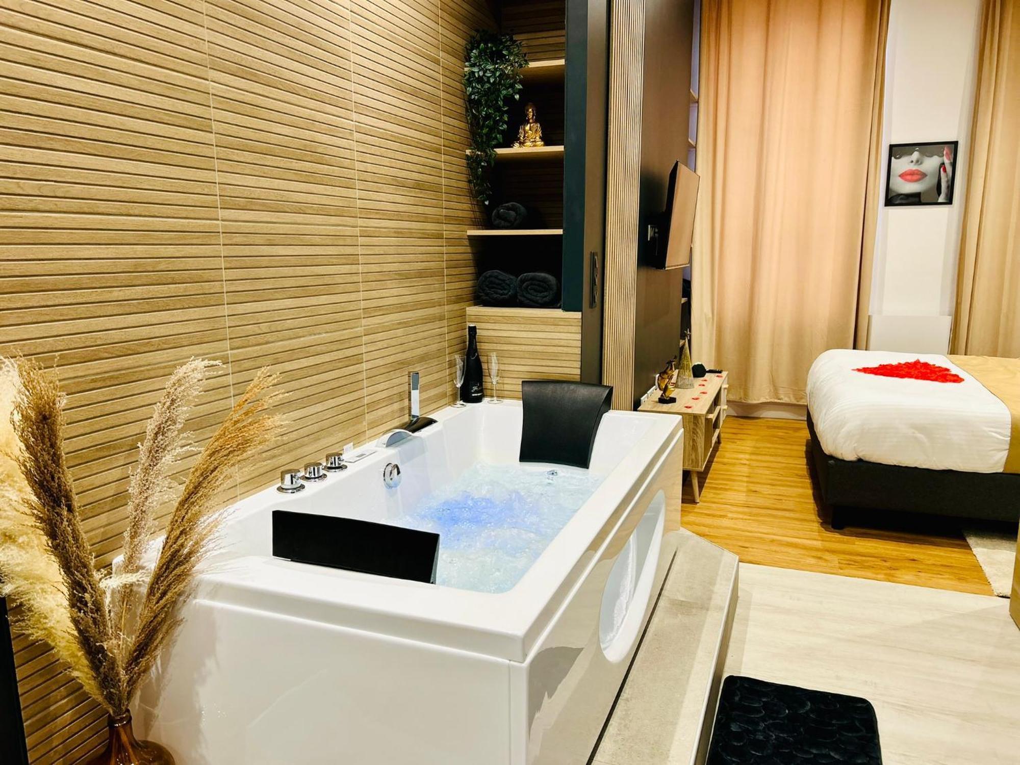 Suite Cosy Jacuzzi Troyes - Secrets D'Ana Luaran gambar